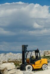 a forklift is parked in the middle of the desert